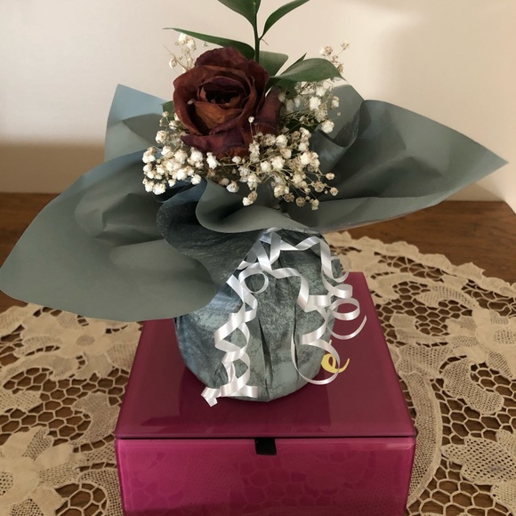 Meet your Posher, Nicole - Picture 1 of 1